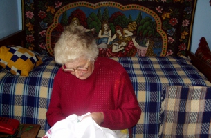 B.Bednarek haftuje koszulę